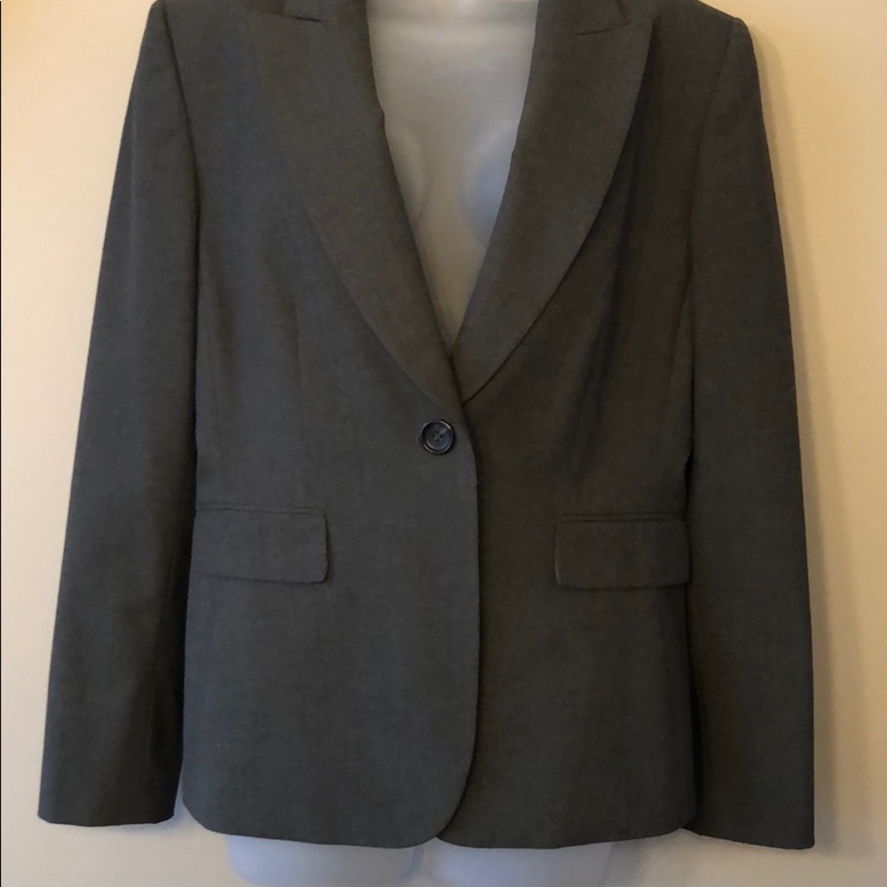 Tahari | Grey two-piece suit